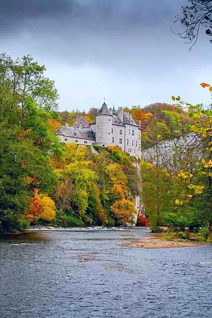 the-top-5-castles-to-visit-in-belgium-the-netherlands-a-rai-of-light